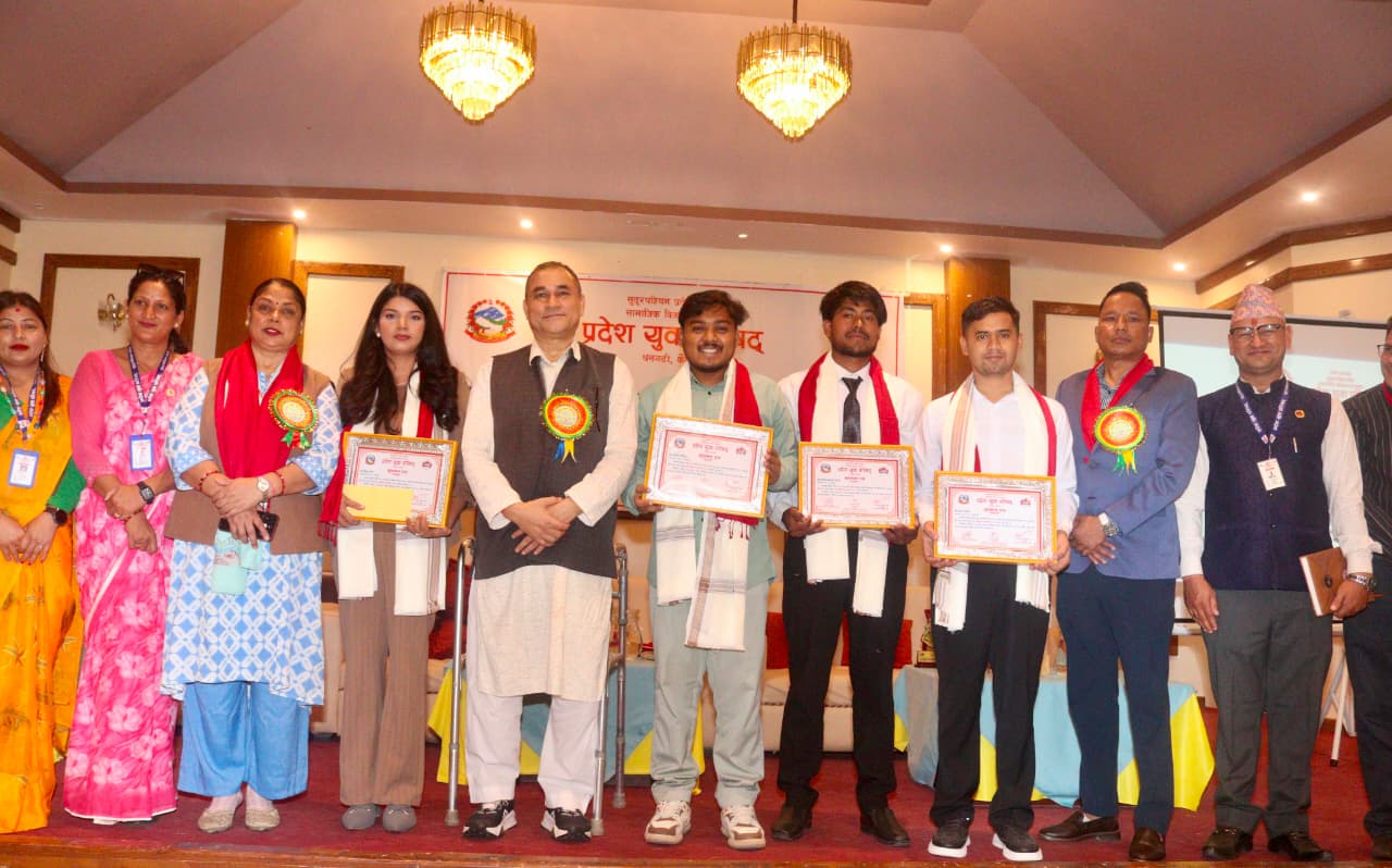 चार युवा वैज्ञानिक मुख्यमन्त्रीबाट सम्मानित