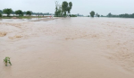 मोटरसाइकलसहित खोलामा बगेका युवकको उद्दार