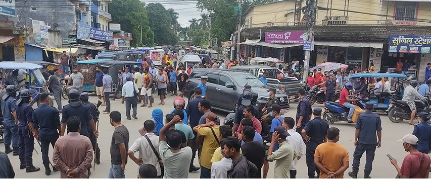 विद्युतीय रिक्सा चालकहरु आन्दोलित