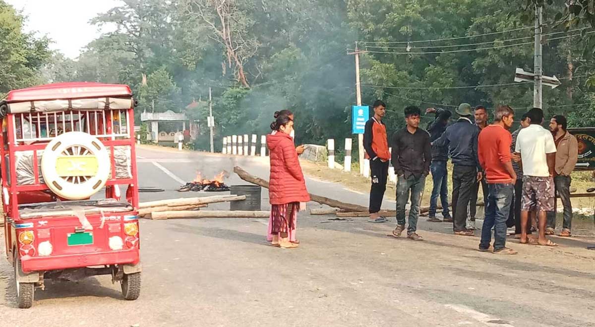 गुलरिया-राजापुर सडकखण्ड अवरुद्ध