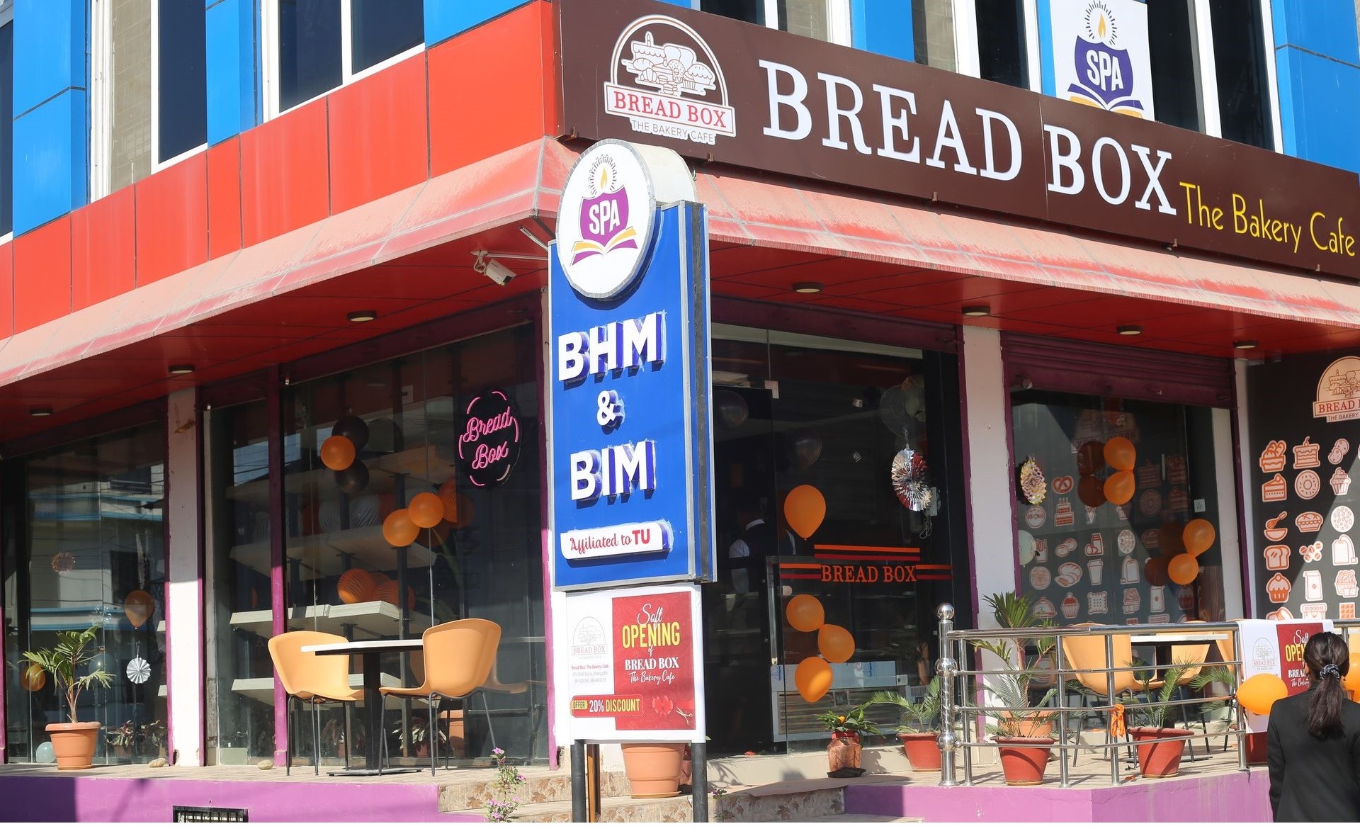 ब्रेड बक्स बेकरी क्याफे सञ्चालनमा