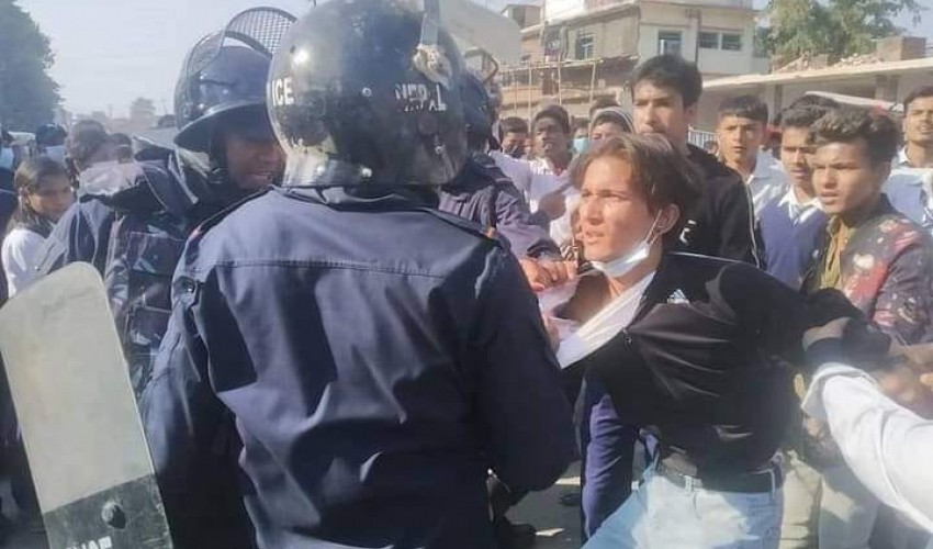 धनगढी तनावग्रस्तः विद्यार्थी र प्रहरीबीच झडप