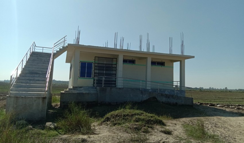 कैलालीको भजनीमा सहरी स्वास्थ्य केन्द्रको भवन अलपत्र