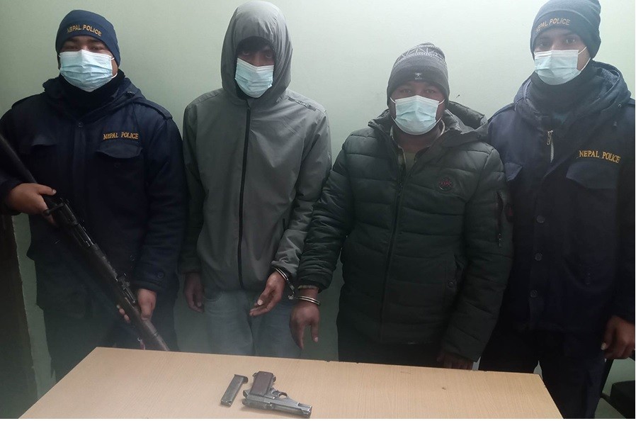 कैलालीमा पेस्तोलसहित २ जना पक्राउ