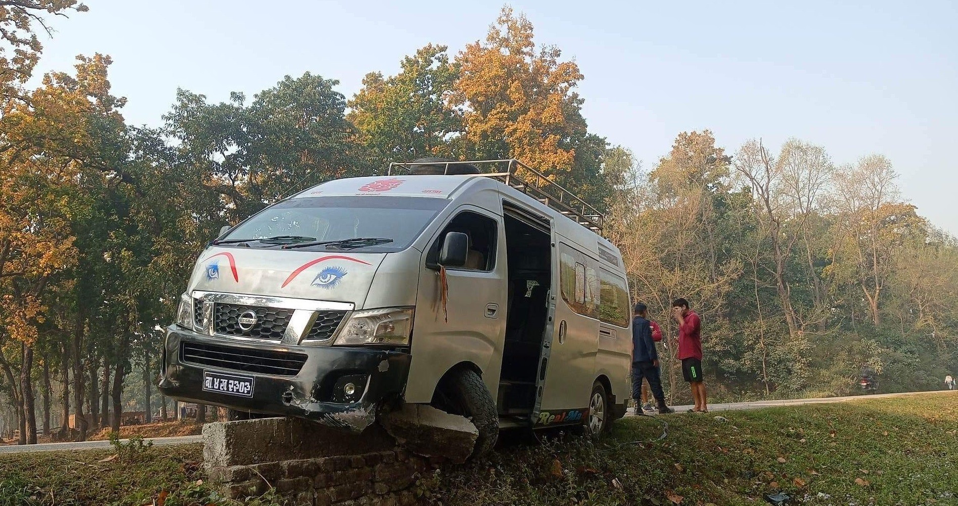 कञ्चनपुरबाट धनगढी आउँदै गरेको हाइस दुर्घटना