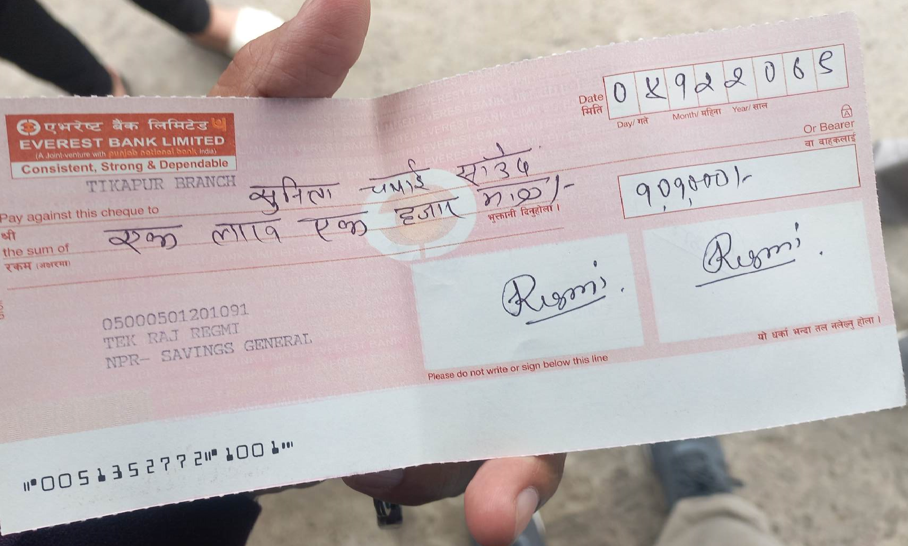 स्व.खड्ग साउँदको परिवारलाई सहयोग हस्तान्तरण