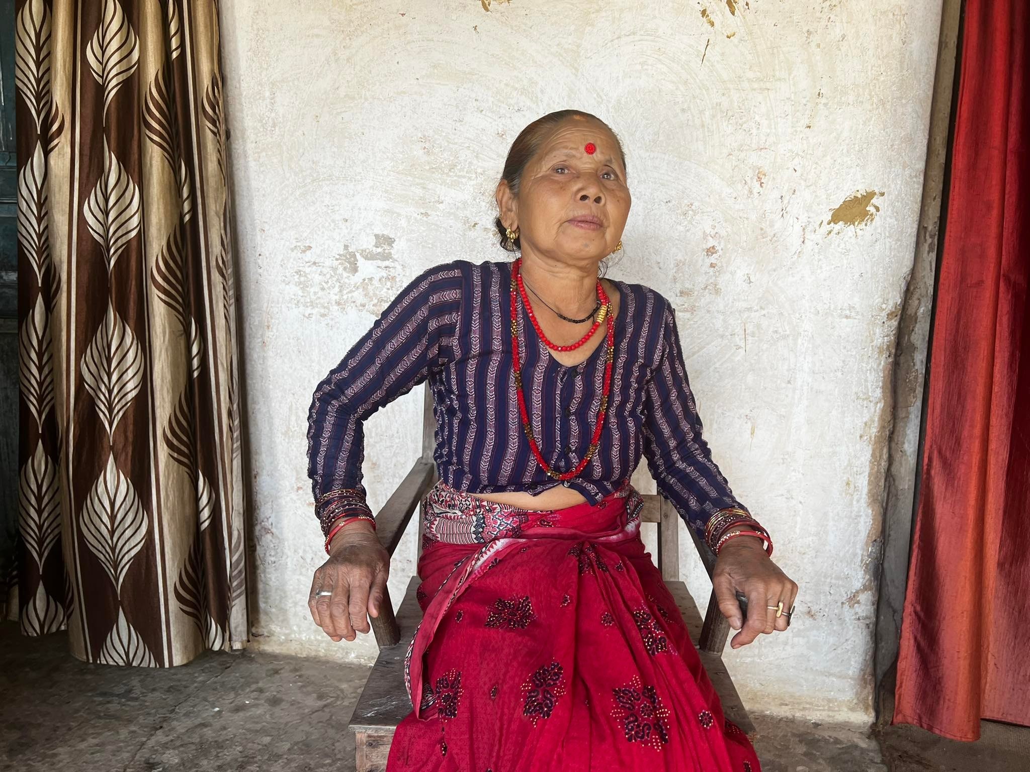 सुनसान घरमा एक्ली आमा