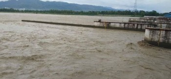 कञ्चनपुरको शारदा ब्यारेजमा सवारी साधनमा रोक