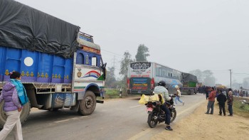ट्रकको ठक्करबाट किशोरको मृत्यु: पूर्वपश्चिम राजमार्ग ठप्प