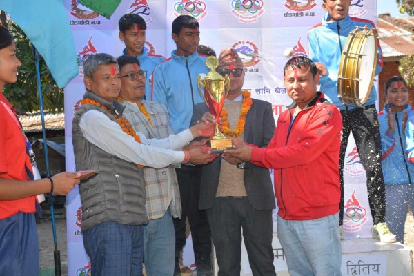 जिल्लास्तरीय राष्ट्रपति रनिङ शिल्डको उपाधी घोडाघोडीको पोल्टामा