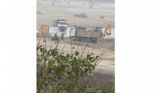 खुटिया नदीको दोहन, जेसिबीसहित चार सवारी नियन्त्रणमा