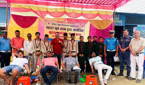 घोडाघोडीमा रक्तदानः रक्तदाता उपाध्याले गरे ११० औं पटक रक्तदान