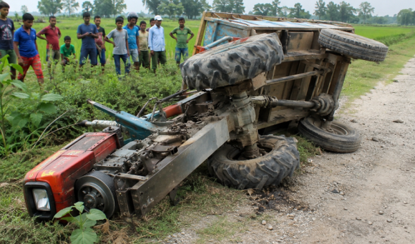 पावर टेलर पल्टिदा चालकको मृत्यु