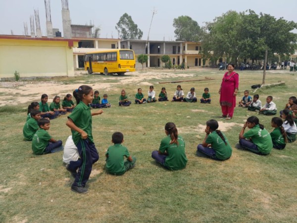 विद्यार्थीको संख्या बढाउन अंग्रेजी माध्यममा पढाउदै सामुदायिक विद्यालय