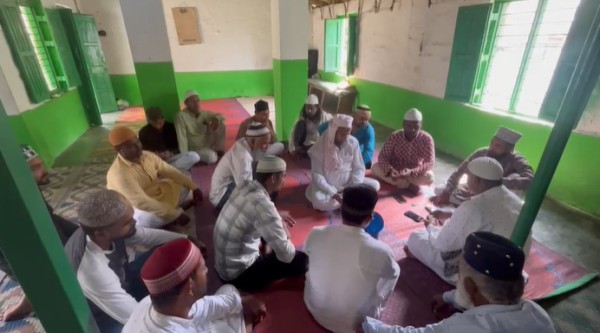 टीकापुरका मुस्लिम समुदायको बाढी प्रभावितलाई सहयोग