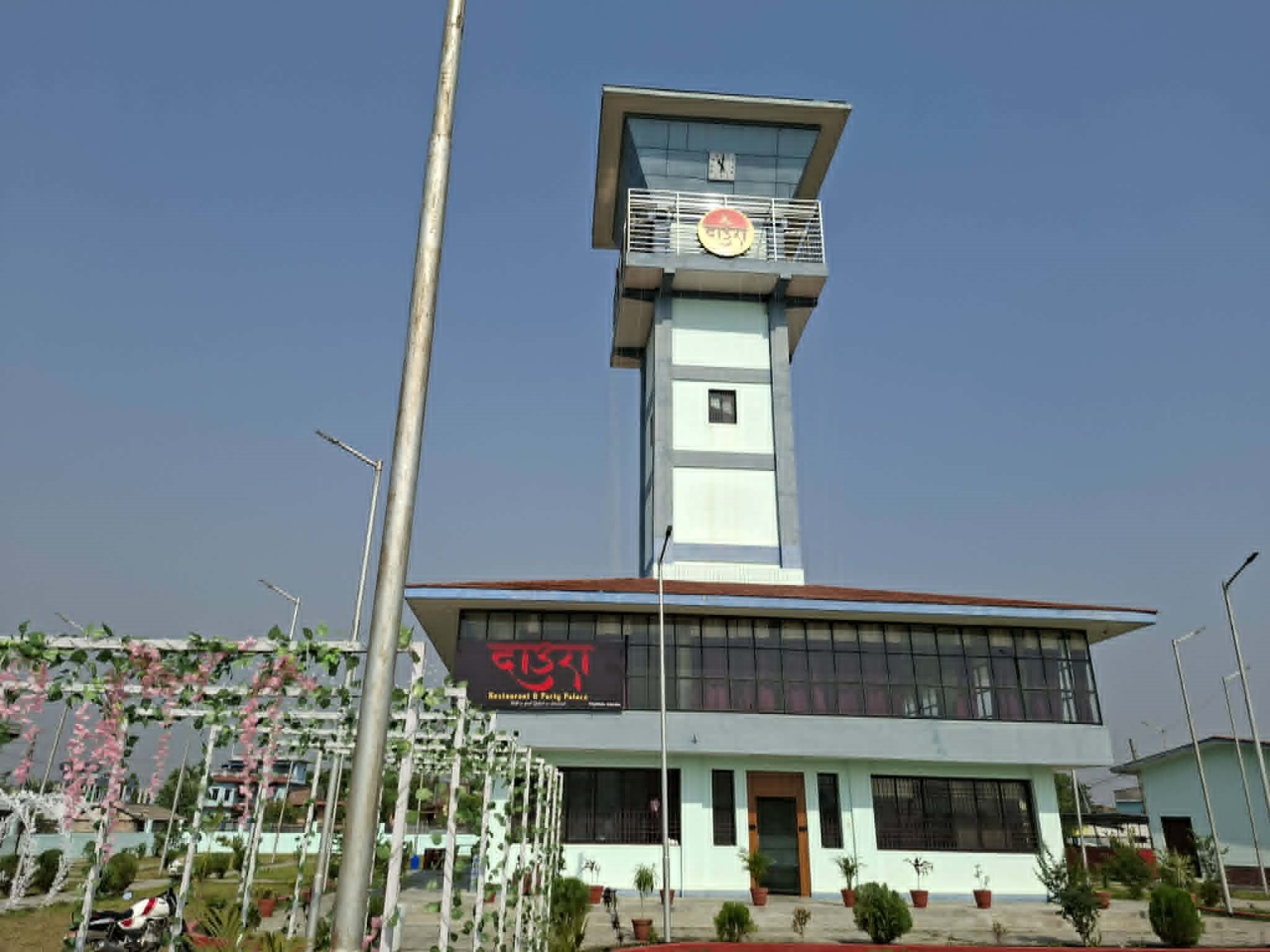 दाउरामा पकाएको लोकल खानाको स्वाद पस्किँदै दाउरा रेष्टुरेन्ट