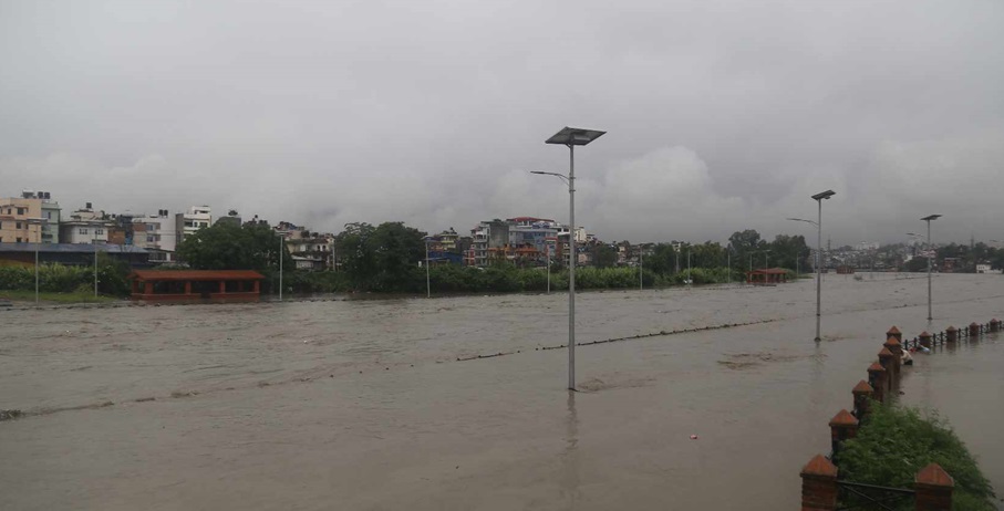 भारी वर्षा जारी, दुईतीन घण्टा अझै रहने